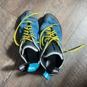 Scarpa women’s size 43.5 climbing shoes <sold>